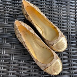 Gold Coach Flats Women’s Size 7.5 💕 Gently Worn